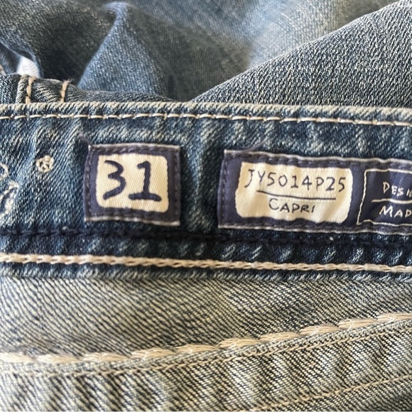 Miss Me Capri Jeans Womens 31 Mid Rise Embellished flap Pockets Faded Distressed - Picture 13 of 14